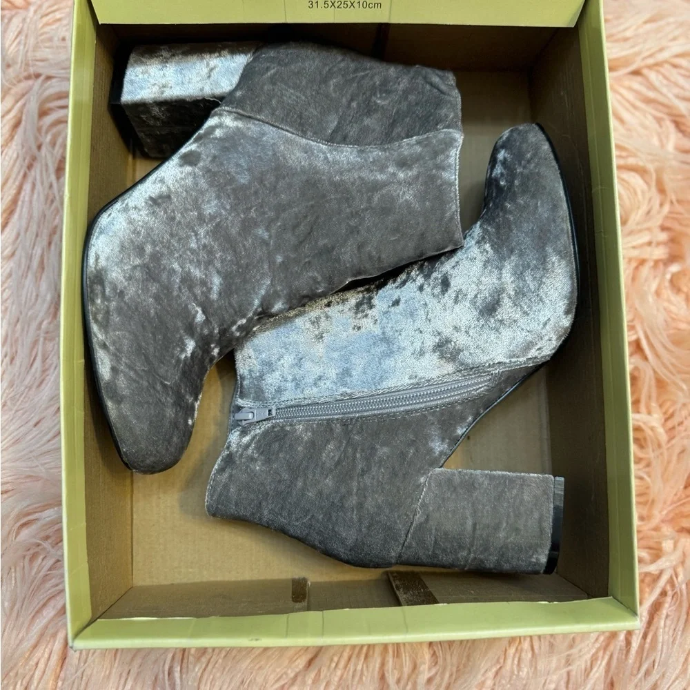 Diba Brodie Gray Velvet Ankle Booties Size 8.5